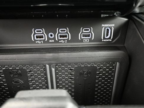 New 2026 RAM 1500 Laramie AWD/4WD image 3