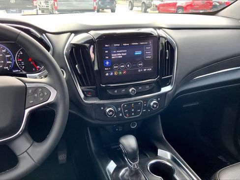 Used 2023 Chevrolet Traverse High Country FWD image 7