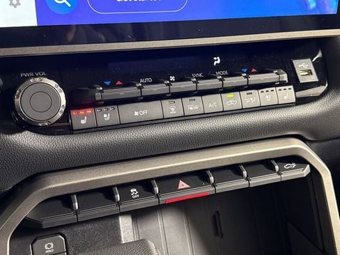 New 2026 Toyota Tundra Limited AWD/4WD image 31