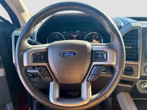 Used 2021 Ford Expedition XLT image 11