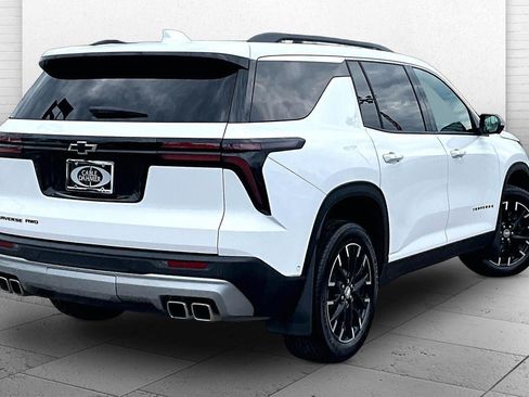 Used 2025 Chevrolet Traverse LT w/ Enhanced Driving Package AWD/4WD image 12