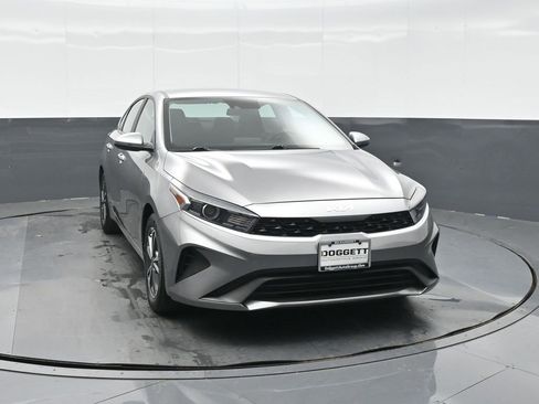 Used 2023 Kia Forte LXS w/ LXS Technology Package image 9