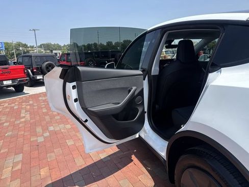 Used 2026 Tesla Model Y 2WD image 26