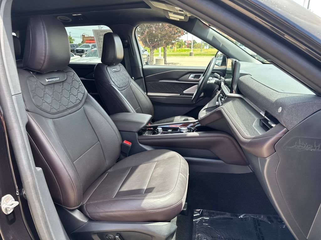Used 2025 Ford Explorer Platinum w/ LUX Leather Package AWD/4WD image 39