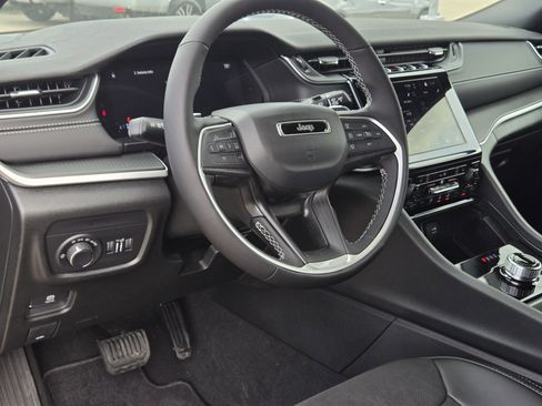 New 2025 Jeep Grand Cherokee L Altitude image 13