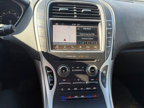 Used 2017 Lincoln MKX Reserve w/ Driver Assistance Package AWD/4WD image 14