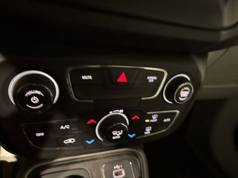 Used 2019 Jeep Compass Latitude w/ Cold Weather Group image 7