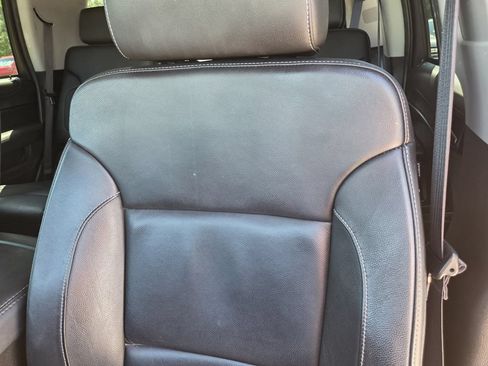 Used 2019 Chevrolet Tahoe LT w/ LT Signature Package RWD image 18