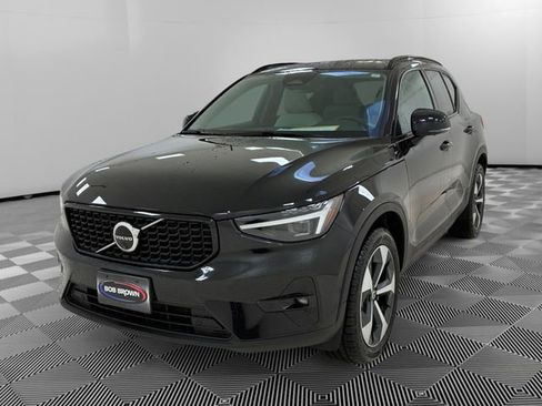 Used 2024 Volvo XC40 B5 Plus AWD/4WD image 7