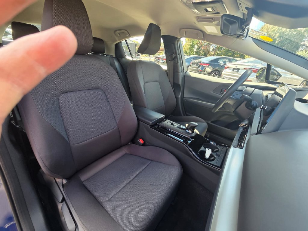 Used 2025 Toyota Prius LE FWD image 20