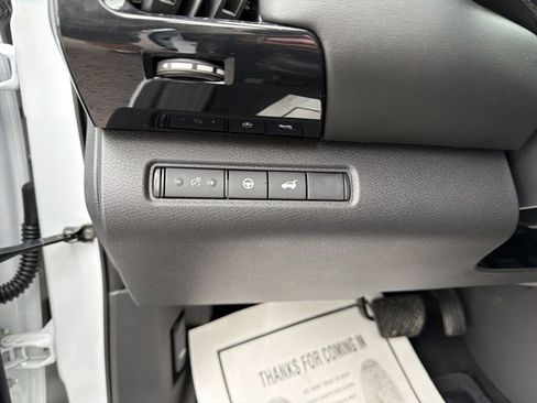 Used 2025 Nissan Pathfinder SV w/ SV Premium Package image 18