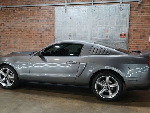 Used 2010 Ford Mustang GT image 12