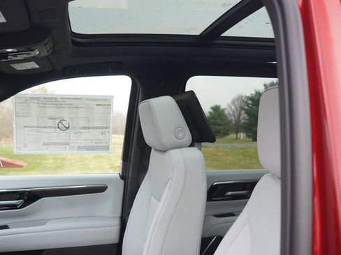 New 2026 Chevrolet Suburban Premier image 23