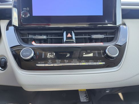 Used 2025 Toyota Corolla LE w/ LE Premium Package image 30