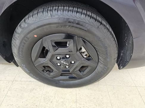 Used 2025 Kia Carnival FWD image 24