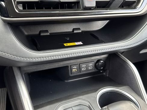 Used 2023 Toyota Highlander XLE image 14