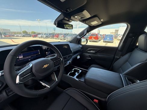 New 2025 Chevrolet Silverado EV LT image 13