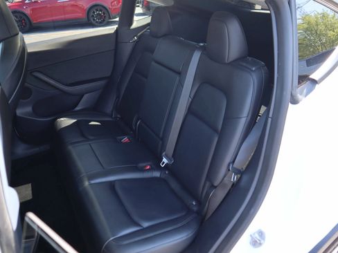 Used 2020 Tesla Model Y Long Range image 3