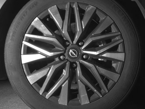 Used 2025 Nissan Altima 2.5 SV image 13