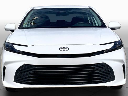 Used 2025 Toyota Camry LE FWD image 4