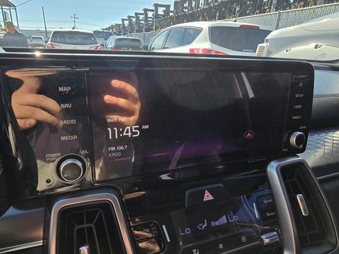 Used 2023 Kia Sorento S image 18