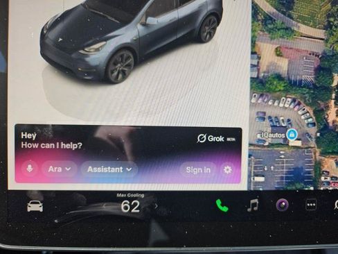 Used 2024 Tesla Model Y Long Range AWD/4WD image 45