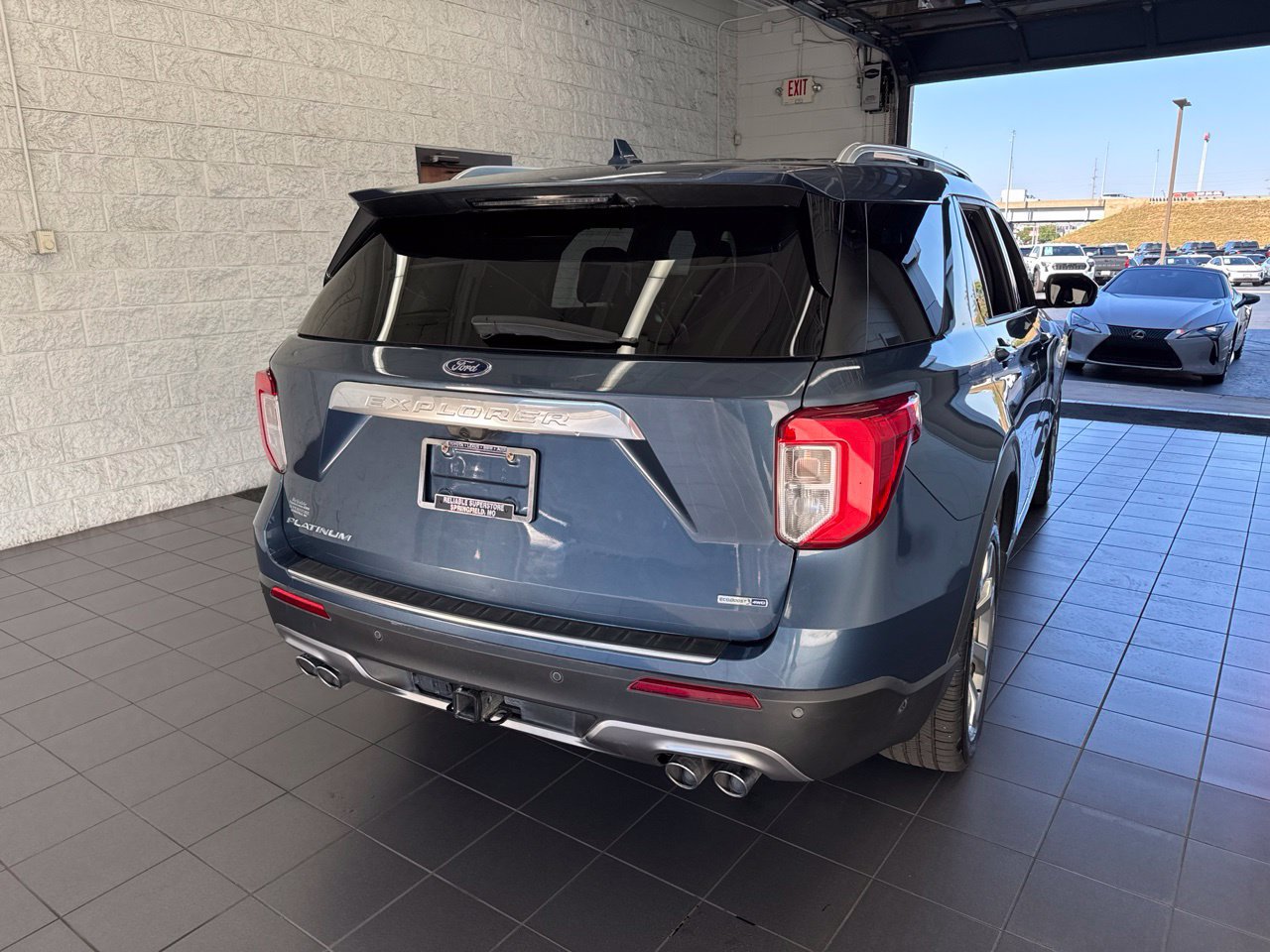 Used 2020 Ford Explorer Platinum w/ Premium Technology Package AWD/4WD image 7