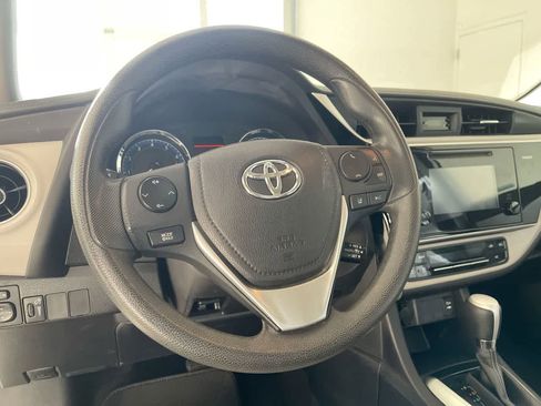 Used 2017 Toyota Corolla LE FWD image 14