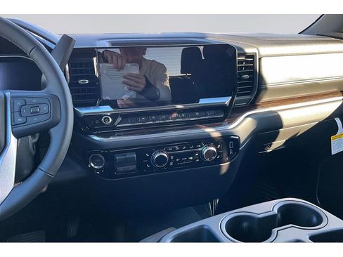 New 2026 GMC Sierra 1500 SLE image 6