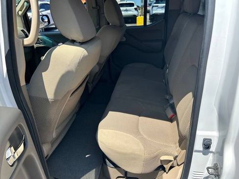Used 2012 Nissan Frontier SV AWD/4WD image 7