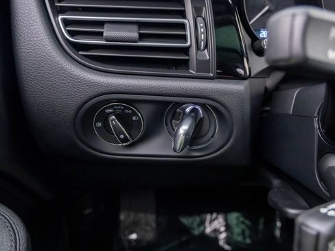 Certified 2026 Porsche Macan AWD/4WD image 23
