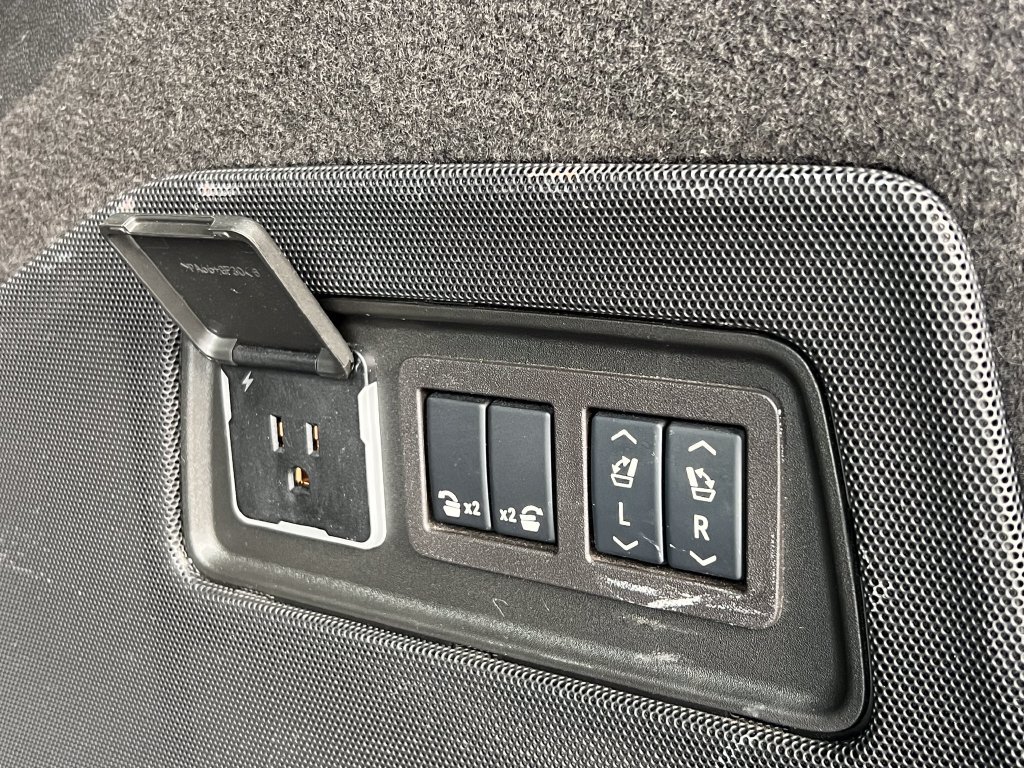 Used 2024 Cadillac Escalade ESV Sport AWD/4WD image 20