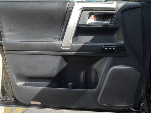 Used 2014 Toyota 4Runner Limited image 36