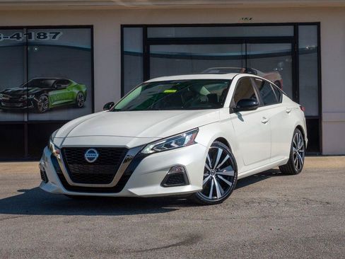 Used 2020 Nissan Altima 2.5 SR w/ Premium Package FWD image 6