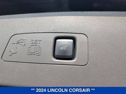 Used 2024 Lincoln Corsair AWD image 32