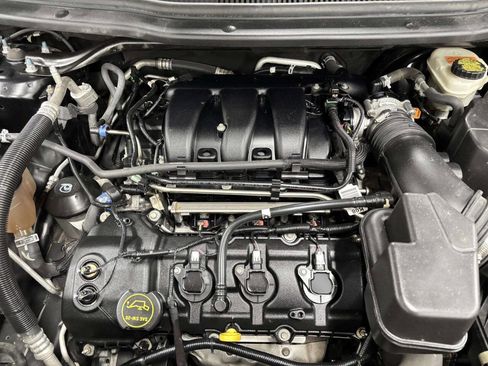 Used 2018 Ford Explorer XLT w/ Equipment Group 202A image 10