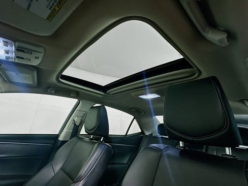 Used 2016 Toyota Corolla S Premium image 24