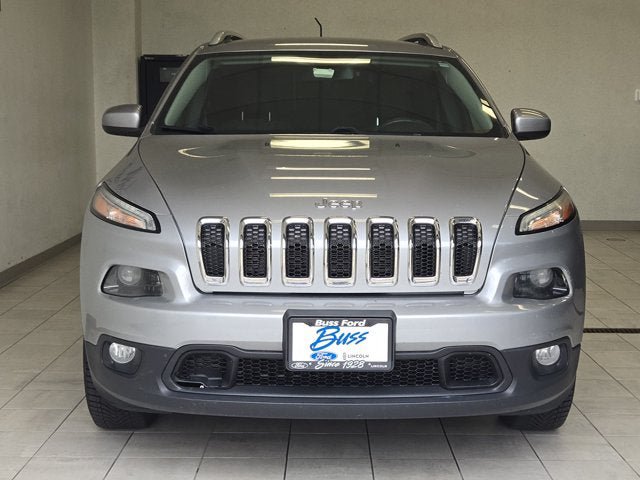 Used 2016 Jeep Cherokee Latitude w/ Cold Weather Group AWD/4WD image 2
