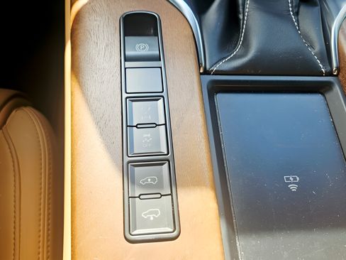 Used 2022 Lexus LX 600 4WD w/ Accessory Package (Z1) image 10