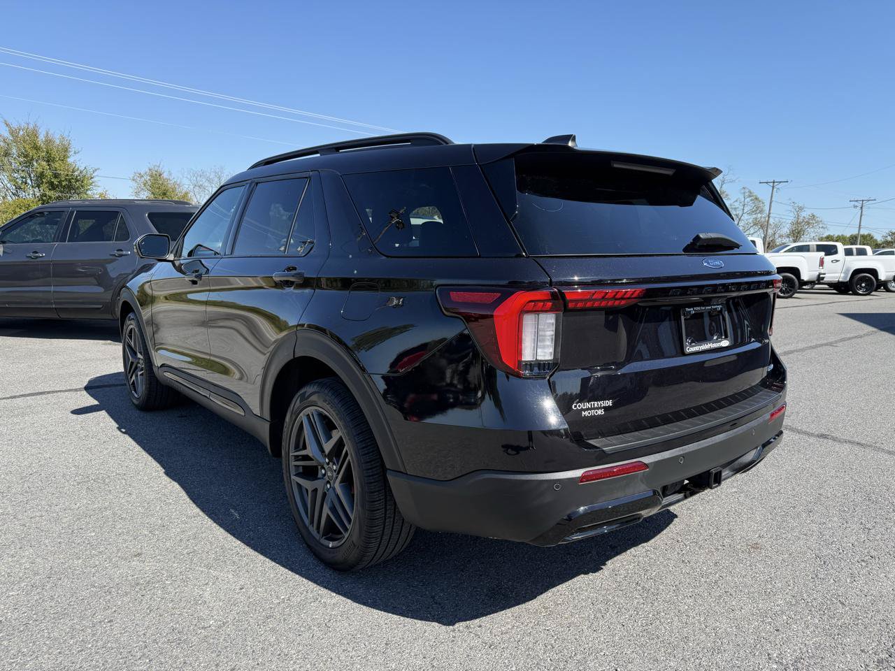 Used 2025 Ford Explorer ST-Line w/ ST-Line Street Pack AWD/4WD image 4