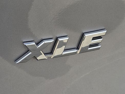 Used 2025 Toyota RAV4 XLE FWD image 11