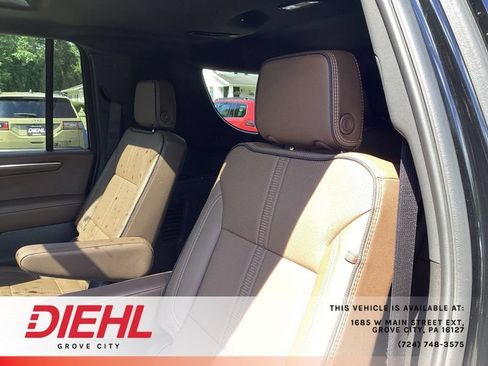 Used 2025 Chevrolet Suburban High Country AWD/4WD image 14
