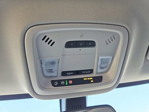 Used 2019 Chevrolet Traverse LT FWD image 18