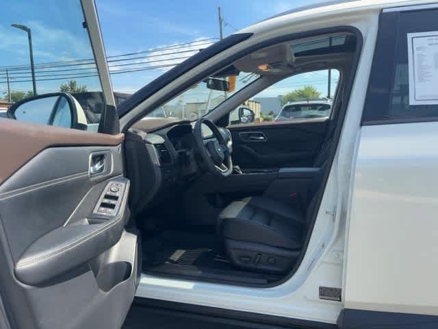 Used 2021 Nissan Rogue SV w/ Premium Package AWD/4WD image 14