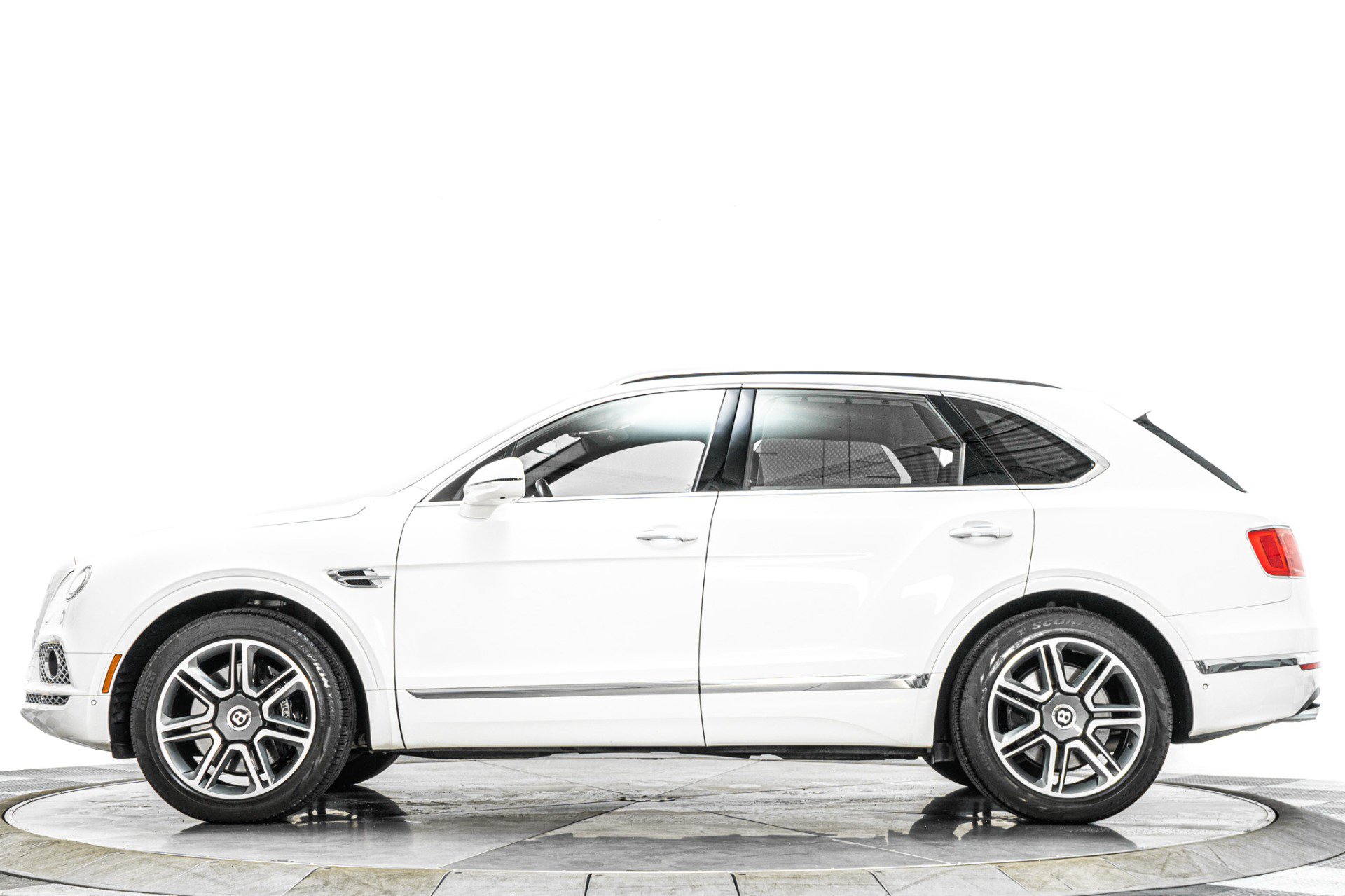 Used 2018 Bentley Bentayga Activity AWD/4WD image 6