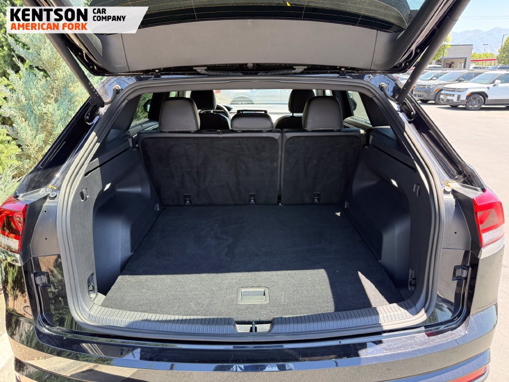 Used 2025 Volkswagen Atlas Cross Sport SE AWD/4WD image 30
