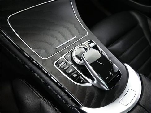 Used 2018 Mercedes-Benz GLC 350e 4MATIC image 28