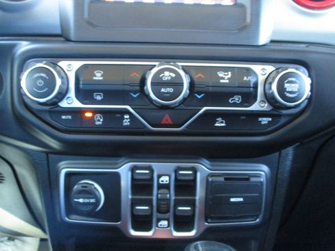 Used 2020 Jeep Gladiator Sport w/ Quick Order Package 24S image 18