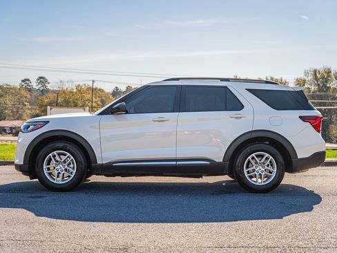 Certified 2025 Ford Explorer Active image 4
