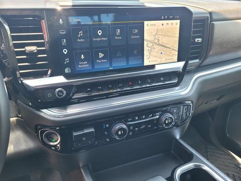 Used 2024 Chevrolet Silverado 1500 High Country w/ Z71 Off-Road Package AWD/4WD image 10